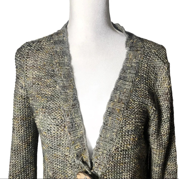 ASPEN Seed Moss Stitch Knit Wooden Flower Accent Button Down Cardigan Sweater - Picture 2 of 8